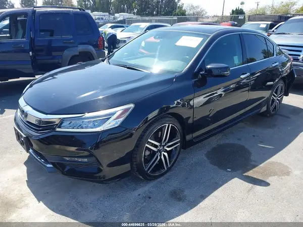1HGCR3F95HA007477 2017 HONDA ACCORD - Image 2