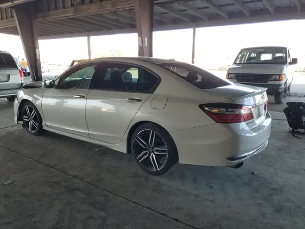 1HGCR3F95HA007575 2017 HONDA ACCORD - Image 2