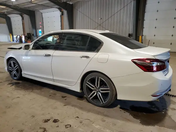1HGCR3F95HA022982 2017 HONDA ACCORD - Image 2