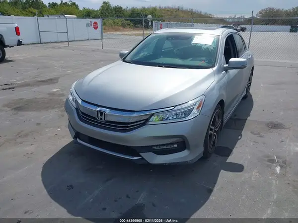1HGCR3F95HA043430 2017 HONDA ACCORD - Image 2
