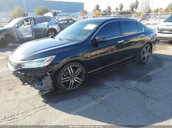 1HGCR3F96HA013935 2017 HONDA ACCORD - Image 2