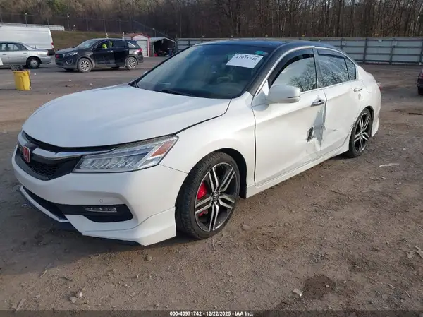 1HGCR3F97HA004211 2017 HONDA ACCORD - Image 2
