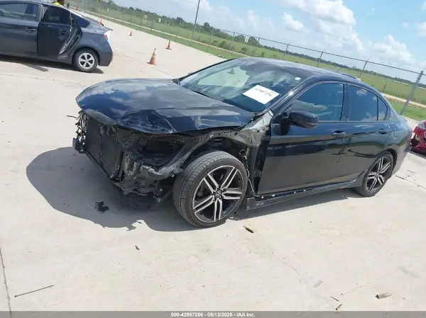 1HGCR3F97HA026290 2017 HONDA ACCORD - Image 2
