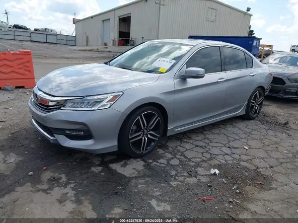 1HGCR3F98HA015279 2017 HONDA ACCORD - Image 2