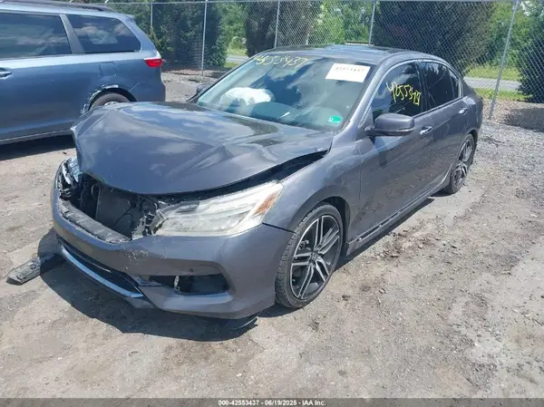 1HGCR3F98HA015928 2017 HONDA ACCORD - Image 2
