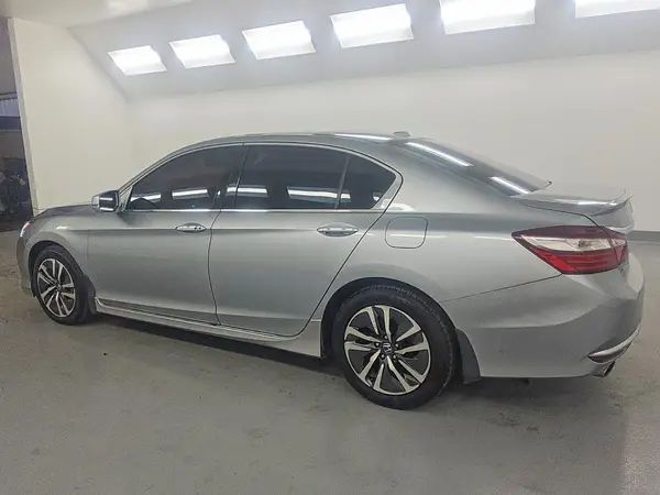 1HGCR3F98HA023804 2017 HONDA ACCORD - Image 2