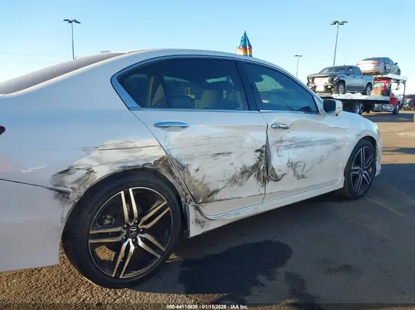 2017 HONDA ACCORD auction photo 6