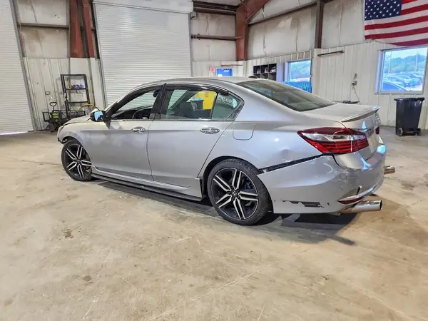 1HGCR3F99HA009586 2017 HONDA ACCORD - Image 2
