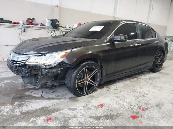 1HGCR3F9XGA018568 2016 HONDA ACCORD - Image 2