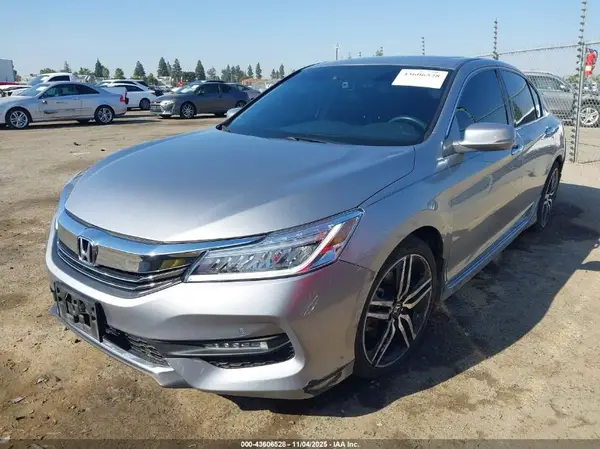 1HGCR3F9XGA025889 2016 HONDA ACCORD - Image 2