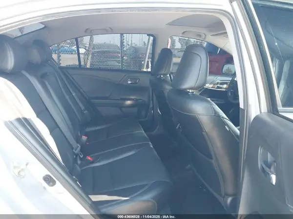 1HGCR3F9XGA025889 2016 HONDA ACCORD - Image 8