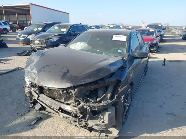 1HGCR3F9XHA002078 2017 HONDA ACCORD - Image 2