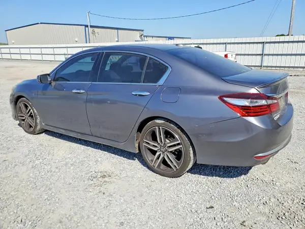 1HGCR3F9XHA015915 2017 HONDA ACCORD - Image 2