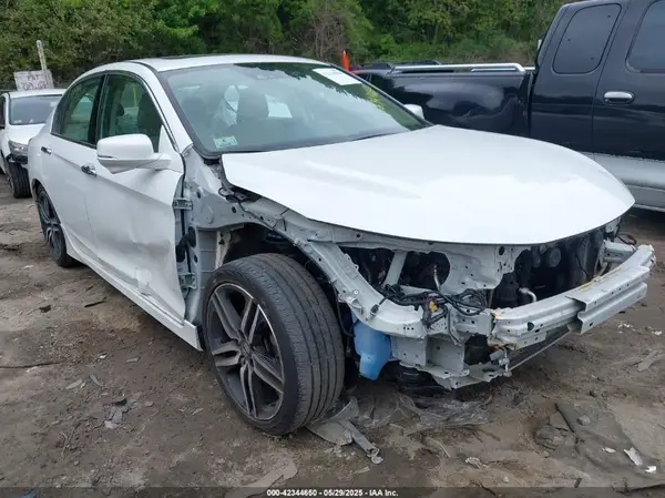 1HGCR3F9XHA016398 2017 HONDA ACCORD - Image 1