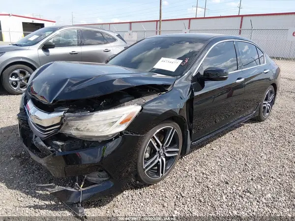 1HGCR3F9XHA020645 2017 HONDA ACCORD - Image 2
