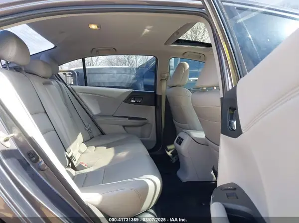 1HGCR3F9XHA023450 2017 HONDA ACCORD - Image 8