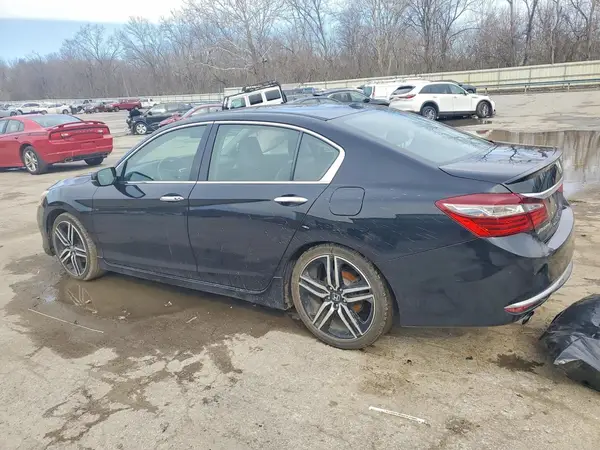 1HGCR3F9XHA033153 2017 HONDA ACCORD - Image 2