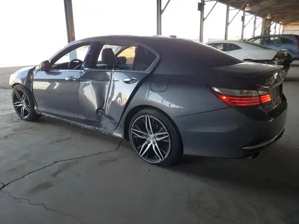 1HGCR3F9XHA037185 2017 HONDA ACCORD - Image 2