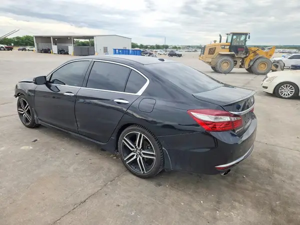 1HGCR3F9XHA037574 2017 HONDA ACCORD - Image 2