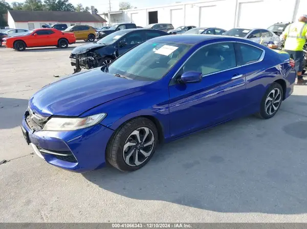1HGCT1B31HA002462 2017 HONDA ACCORD - Image 2