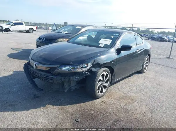 1HGCT1B3XHA003741 2017 HONDA ACCORD - Image 2