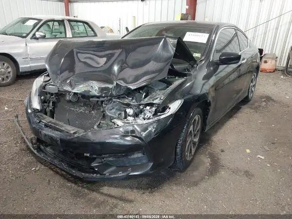 1HGCT1B3XHA003772 2017 HONDA ACCORD - Image 2