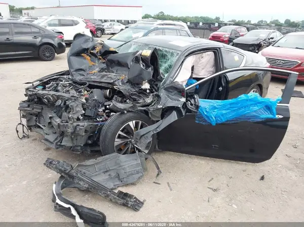 1HGCT1B70HA006277 2017 HONDA ACCORD - Image 2