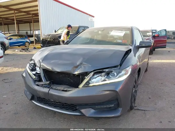 1HGCT1B84HA008719 2017 HONDA ACCORD - Image 2