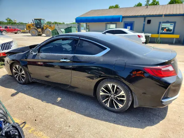 1HGCT1B88HA000672 2017 HONDA ACCORD - Image 2