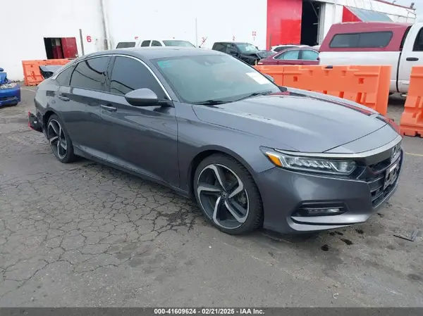 1HGCV1E32JA049298 2018 HONDA ACCORD - Image 1