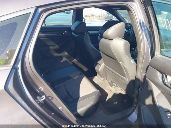 1HGCV1E3XJA184349 2018 HONDA ACCORD - Image 8