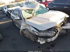 1HGCV1F11JA067112 2018 HONDA ACCORD
