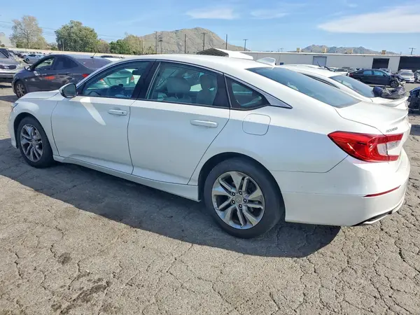 1HGCV1F11JA068339 2018 HONDA ACCORD - Image 2