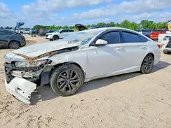 1HGCV1F12JA261941 2018 HONDA ACCORD