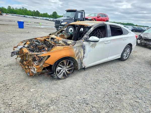 1HGCV1F13JA180821 2018 HONDA ACCORD - Image 1