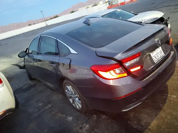 1HGCV1F14JA168161 2018 HONDA ACCORD - Image 2