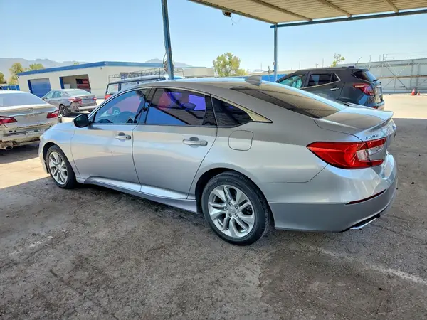 1HGCV1F17JA069267 2018 HONDA ACCORD - Image 2