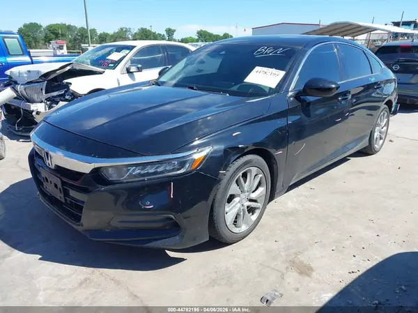 1HGCV1F17JA236677 2018 HONDA ACCORD - Image 2