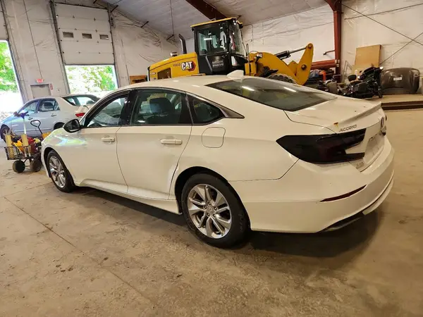 1HGCV1F18JA069617 2018 HONDA ACCORD - Image 2