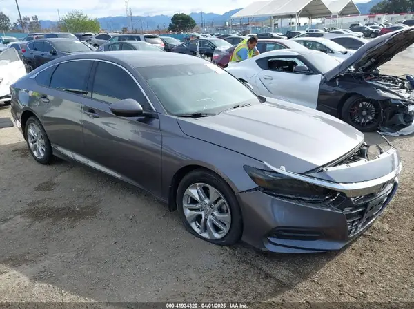 1HGCV1F19JA252086 2018 HONDA ACCORD - Image 1