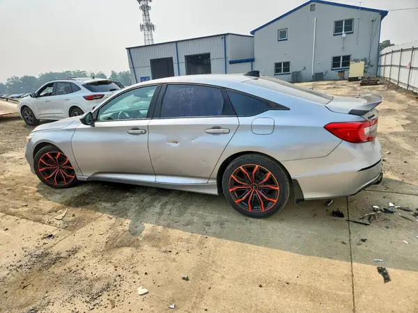 1HGCV1F30JA042820 2018 HONDA ACCORD - Image 2