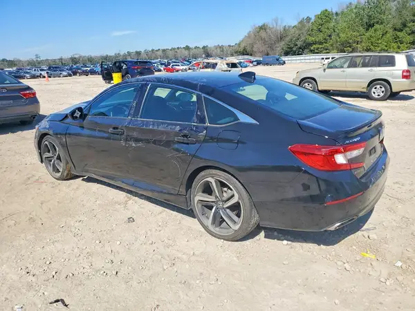 1HGCV1F30JA068897 2018 HONDA ACCORD - Image 2