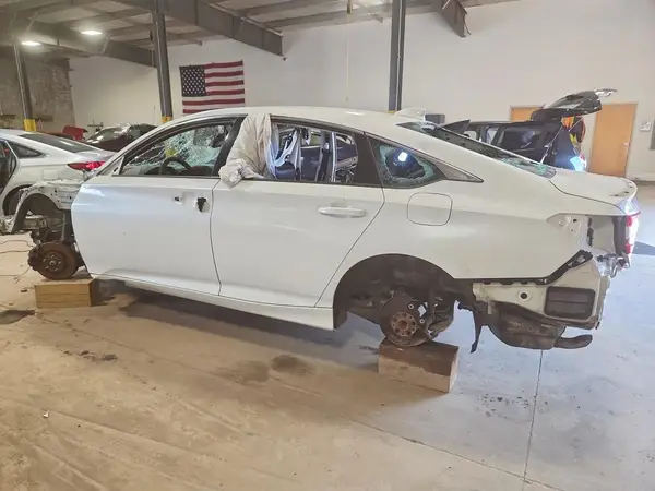 1HGCV1F30JA170605 2018 HONDA ACCORD - Image 2