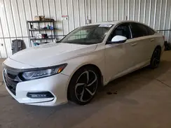 1HGCV1F30JA811820 2018 HONDA ACCORD