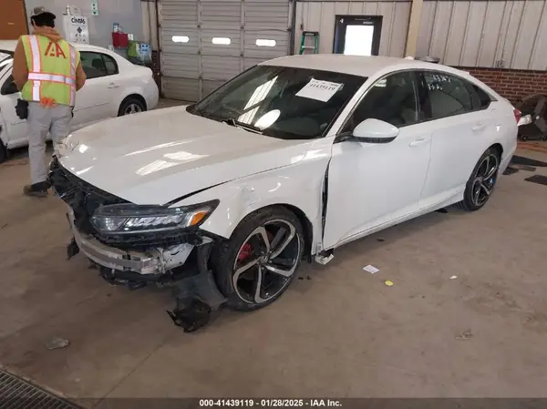 1HGCV1F31JA043037 2018 HONDA ACCORD - Image 2