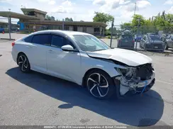 1HGCV1F31JA811096 2018 HONDA ACCORD