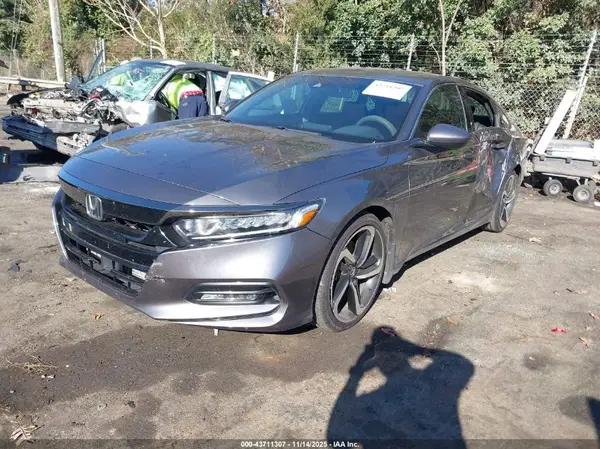 1HGCV1F32JA005946 2018 HONDA ACCORD - Image 2