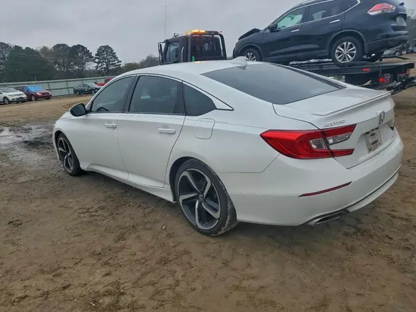 1HGCV1F32JA030541 2018 HONDA ACCORD - Image 2