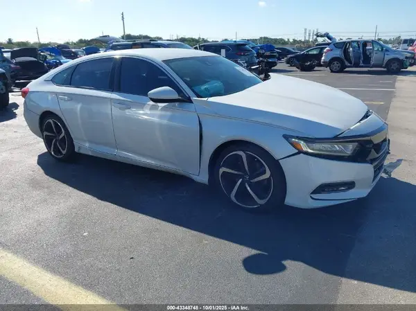 1HGCV1F32JA063054 2018 HONDA ACCORD - Image 1