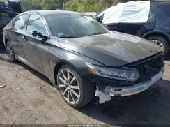 1HGCV1F32JA130428 2018 HONDA ACCORD
